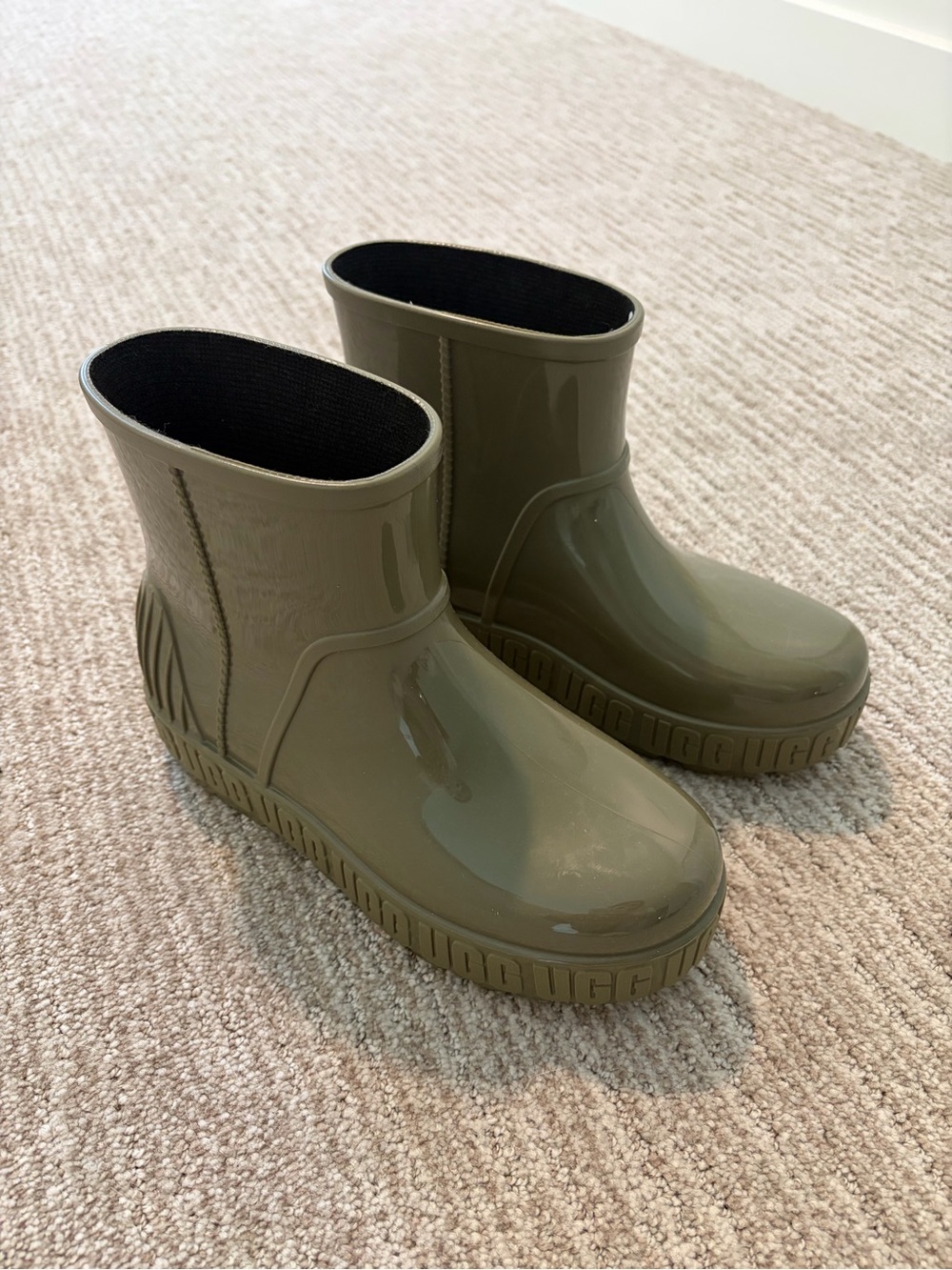 UGG Drizlita Rain Boots